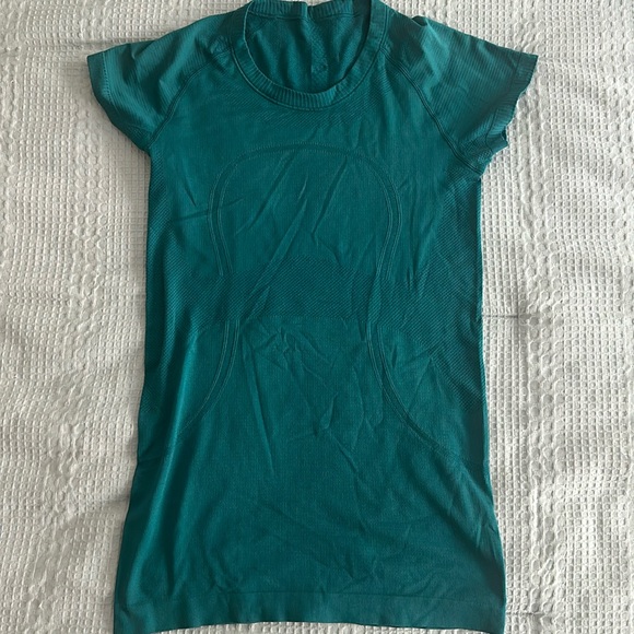 Swiftly tech short sleeve shirt hip length EUC - Picture 1 of 6